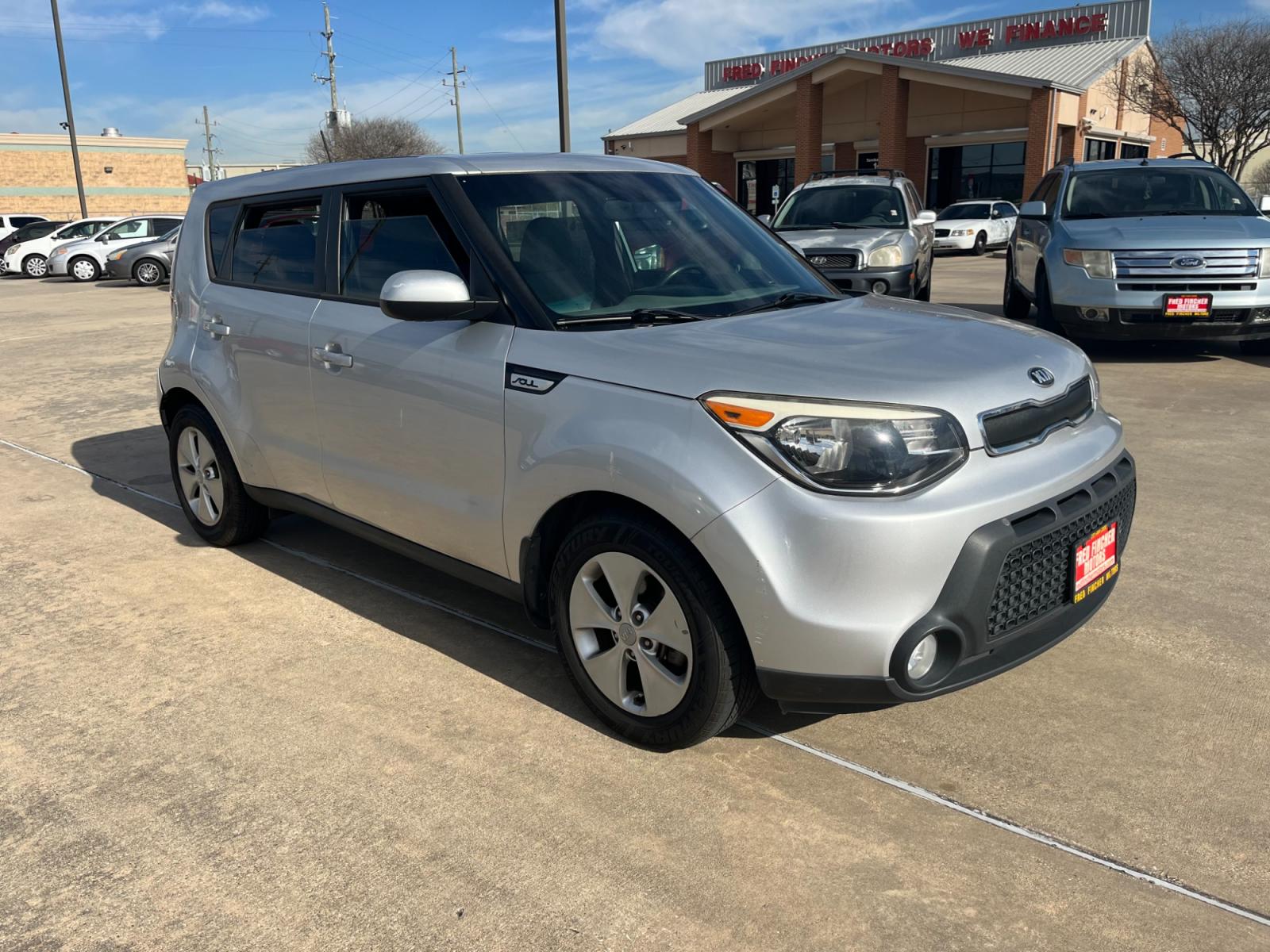 2015 SILVER /black Kia Soul Base (KNDJN2A20F7) with an 1.6L L4 DOHC 16V engine, Automatic transmission, located at 14700 Tomball Parkway 249, Houston, TX, 77086, (281) 444-2200, 29.928619, -95.504074 - Photo #0